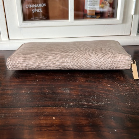 Beautiful 🌸 LOVE & LORE ZIP AROUND WALLET - Picture 6 of 9